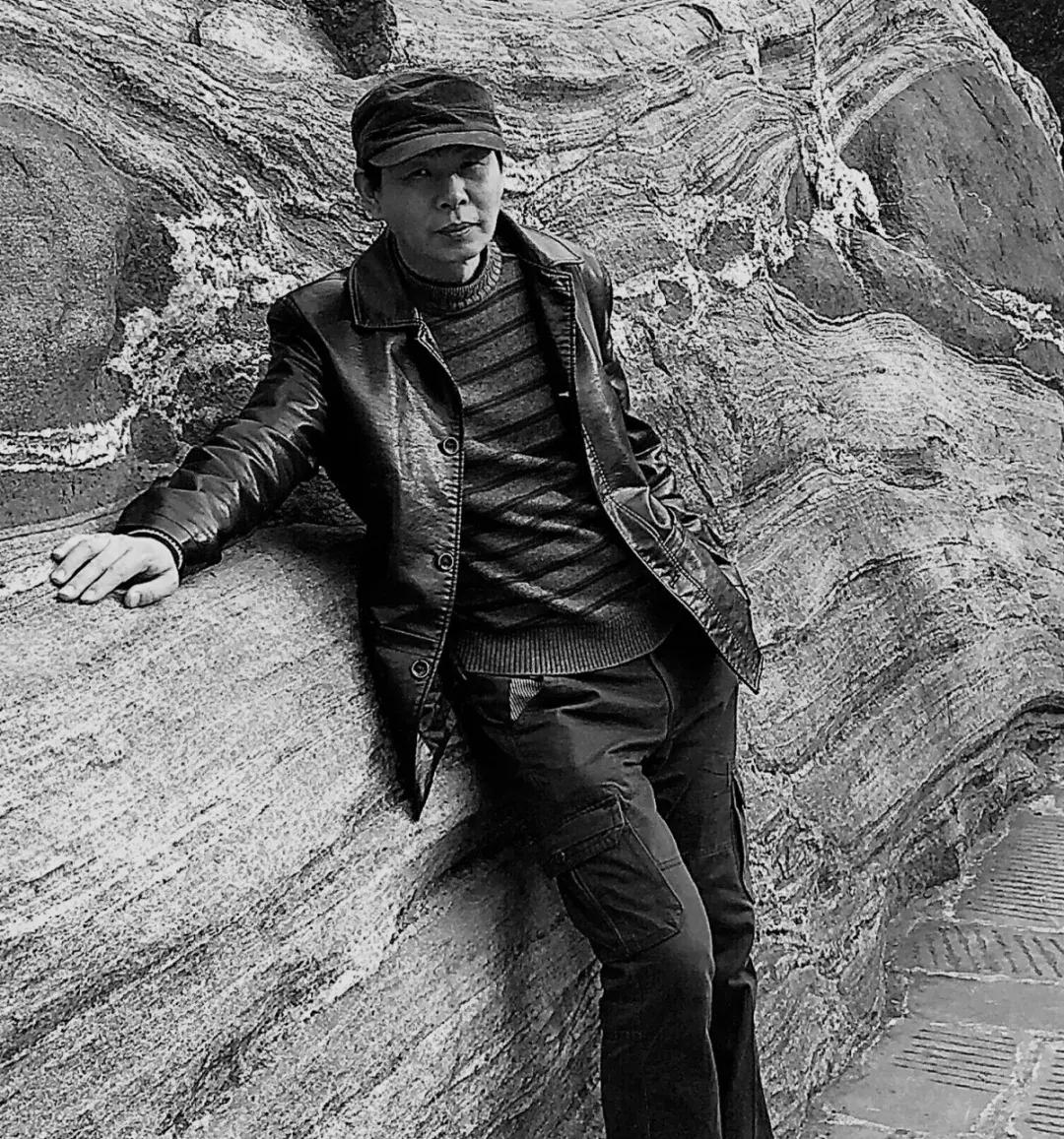 纸上的光影和字：6月30日，来看中国20位诗人的街拍摄影展