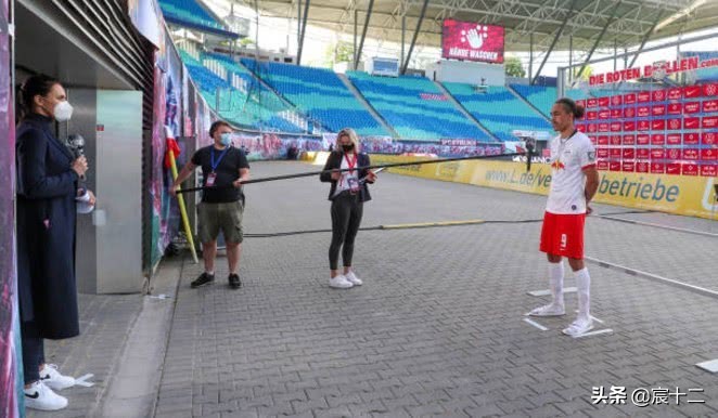 德甲进球静止庆祝,德甲重启观众席