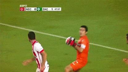 经典足球搞笑图,足球经典gif