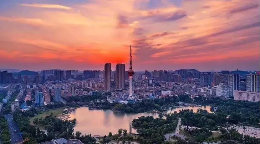 遁入半山，抒写现代桃花源记