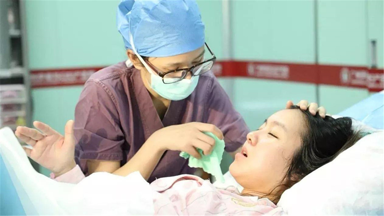 为什么人类分娩比其他动物更痛苦,为什么动物分娩比人容易分娩