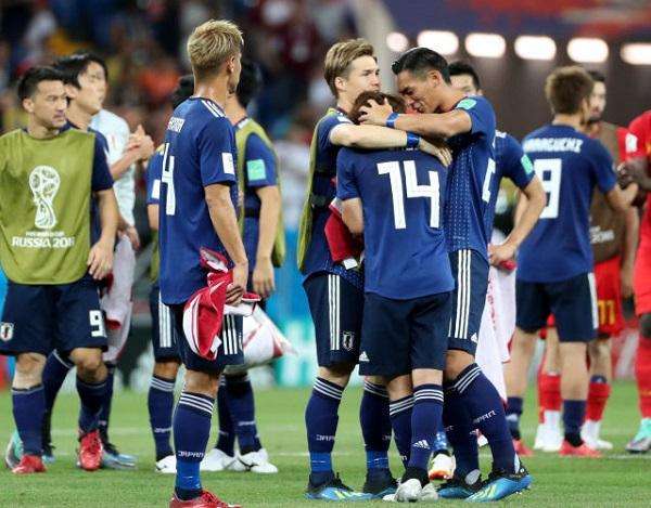 连越南都进步了，为什么我们国足还在*退倒**，从世界角度解析主因