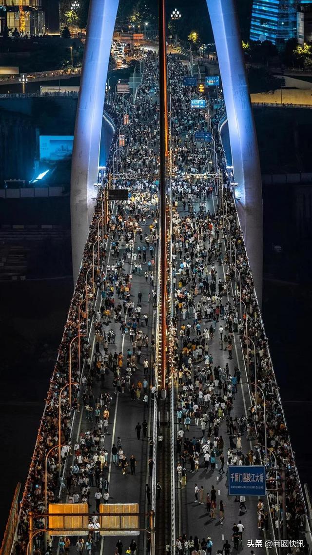 留住客户强调年轻化,解放碑英利大融城让商场变的好玩