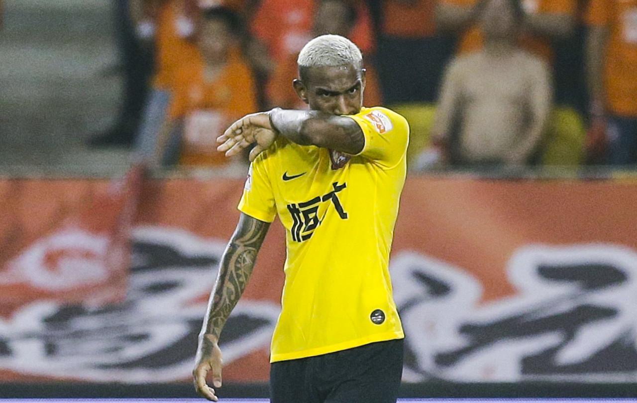 自信过度就是自负，恒大已连续一个半月没有赢球了，卡帅需担责任