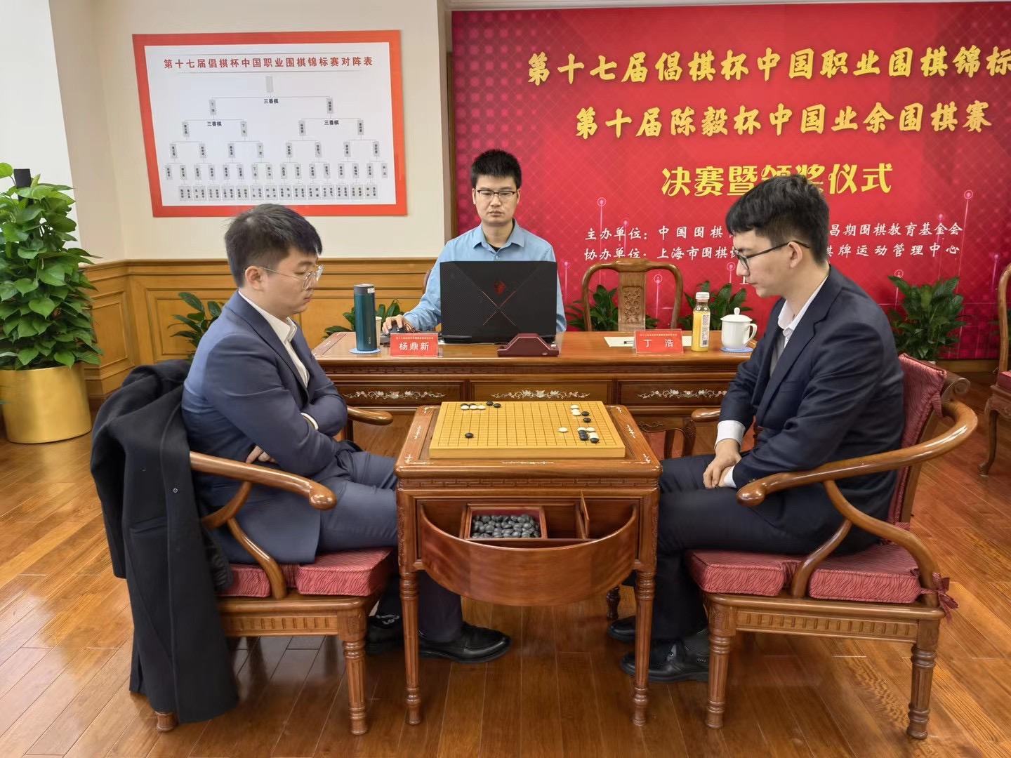 丁浩首局中盘胜杨鼎新,丁浩对杨鼎新包揽冠亚军