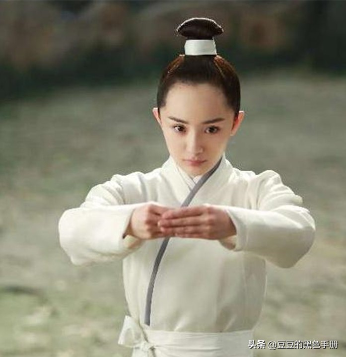 脑门大发际线高的女明星,大脸大脑门秃头女生适合的发型