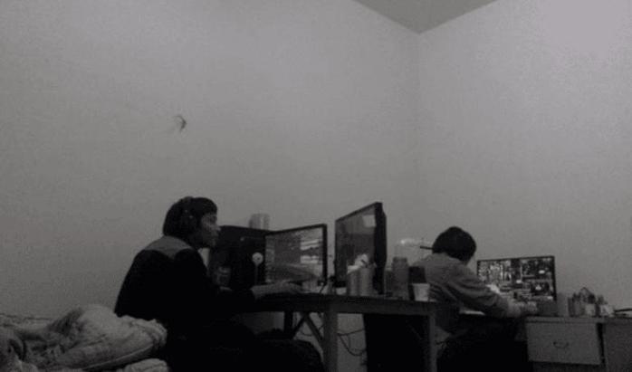 3个大学生为了组建LOL工作室，吃馒头配咸菜，月入4000最终倒闭