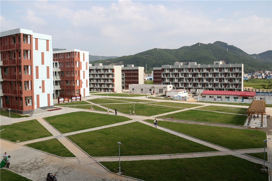 大别山脚下，长河岸边，40年崛起一座新城