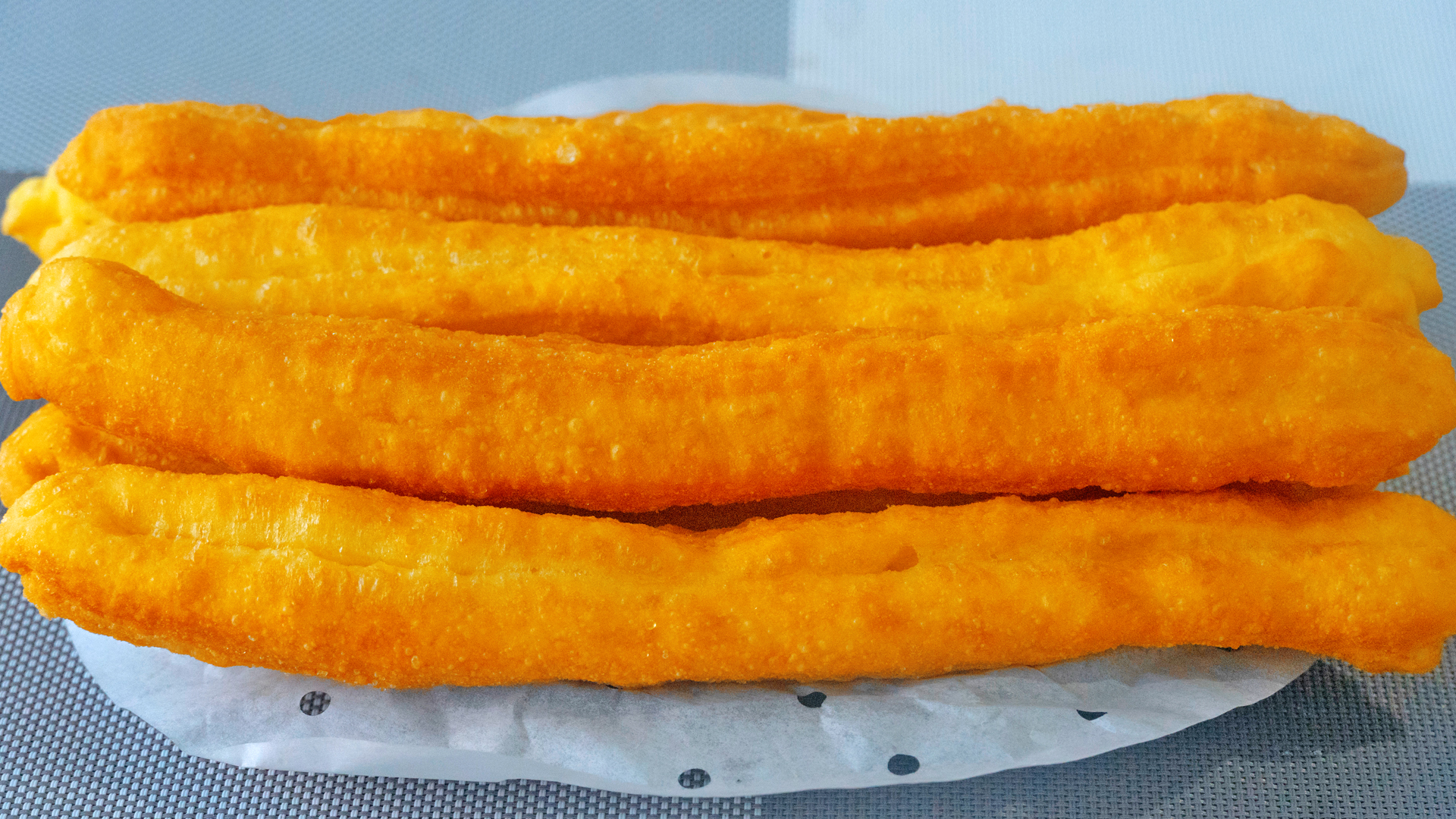 香酥小油条做法不用任何添加剂,家庭自制油条的小窍门