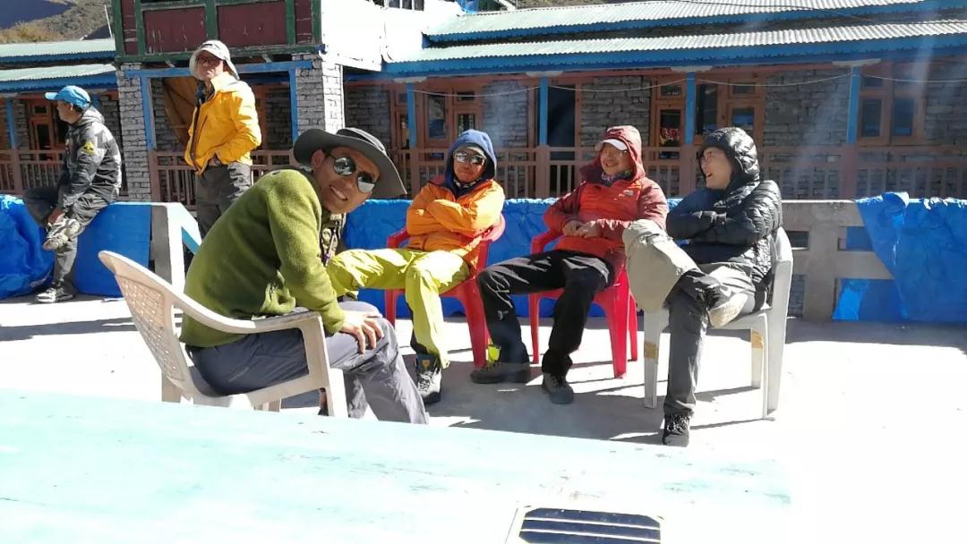 马纳斯鲁纪录片,马纳斯鲁日照金山