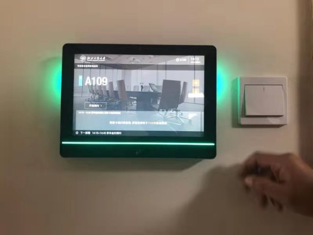 又是别人家的大学！教室里贯穿“智慧”