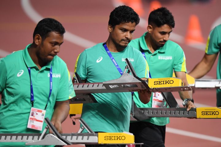 田径场跑步顺时针还是逆时针,田径场跑圈为何逆时针