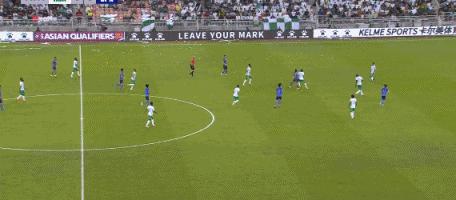 国足对沙特防守阵型,国足应警惕对手的边路进攻战术