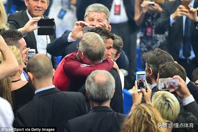 足球30个难忘瞬间,足球史上最难忘的场面