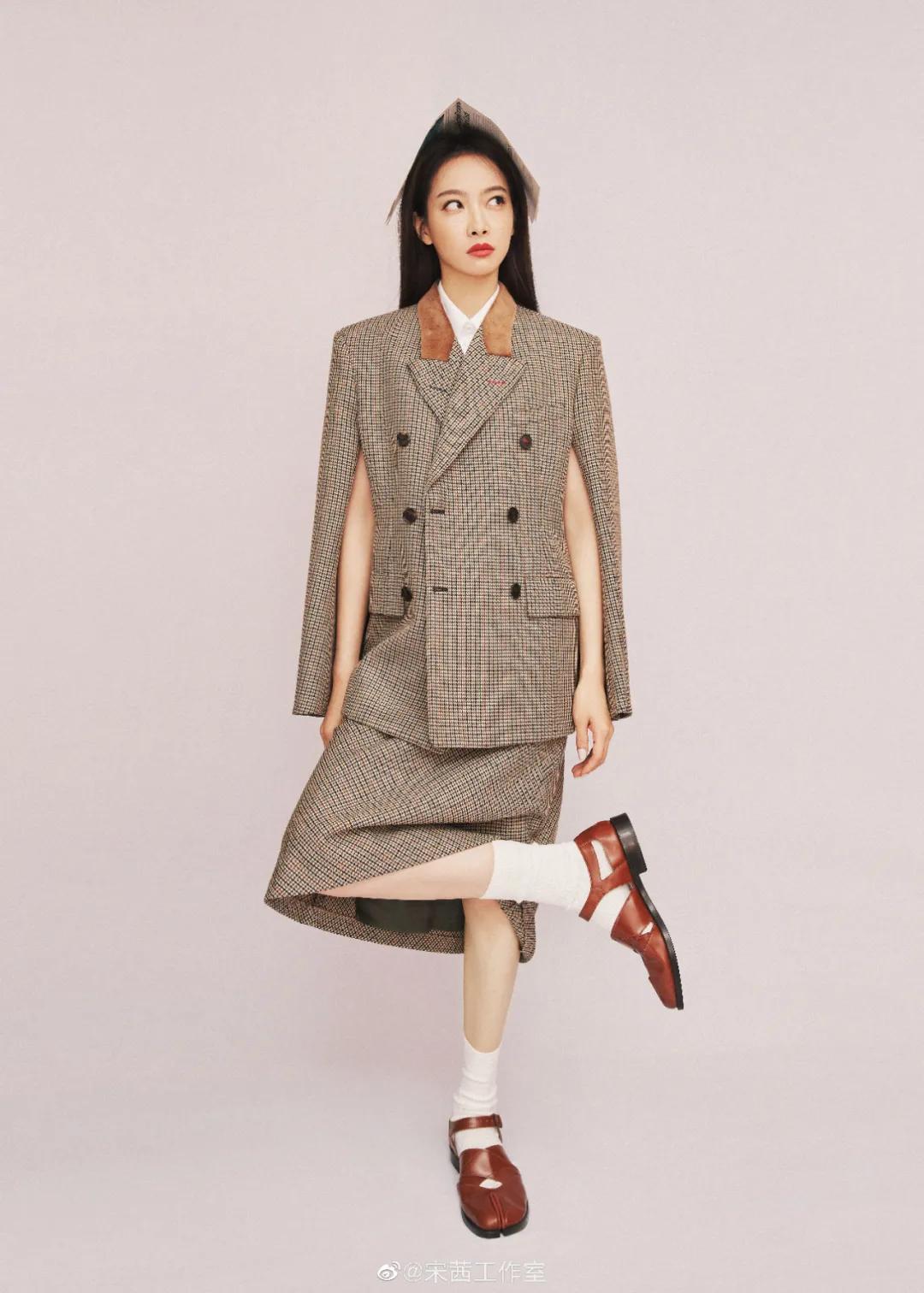 今夏最值得入手的4双网红凉鞋,圆头高跟凉鞋今夏最洋气