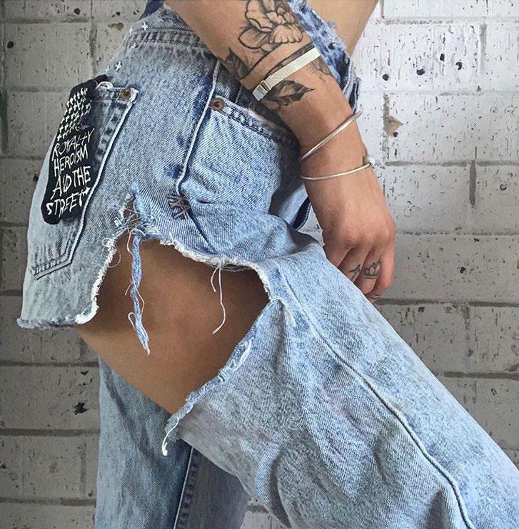 「+」「+」读作“KSUBI”的街头风向标，到底什么来头？