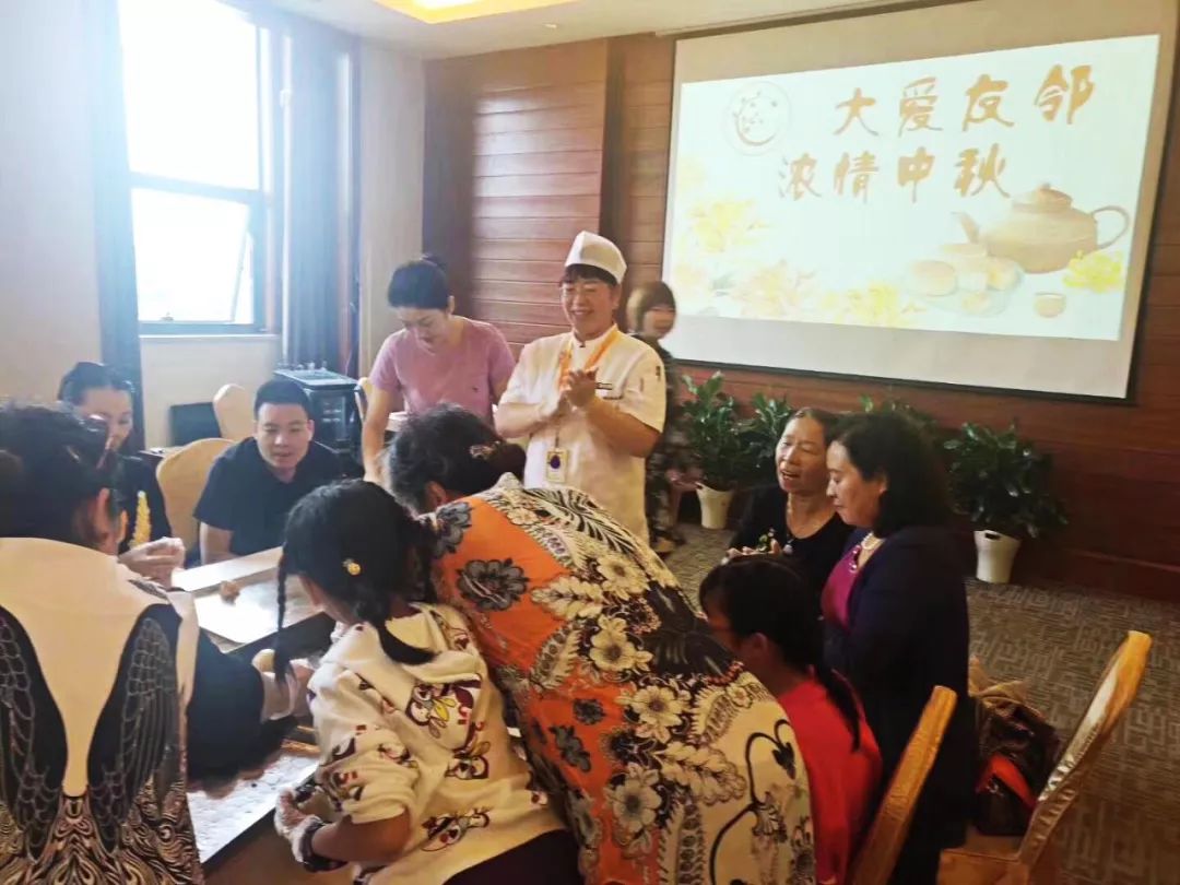 大爱城酒店∣匠心服务社区，每一餐都是亲情的滋味