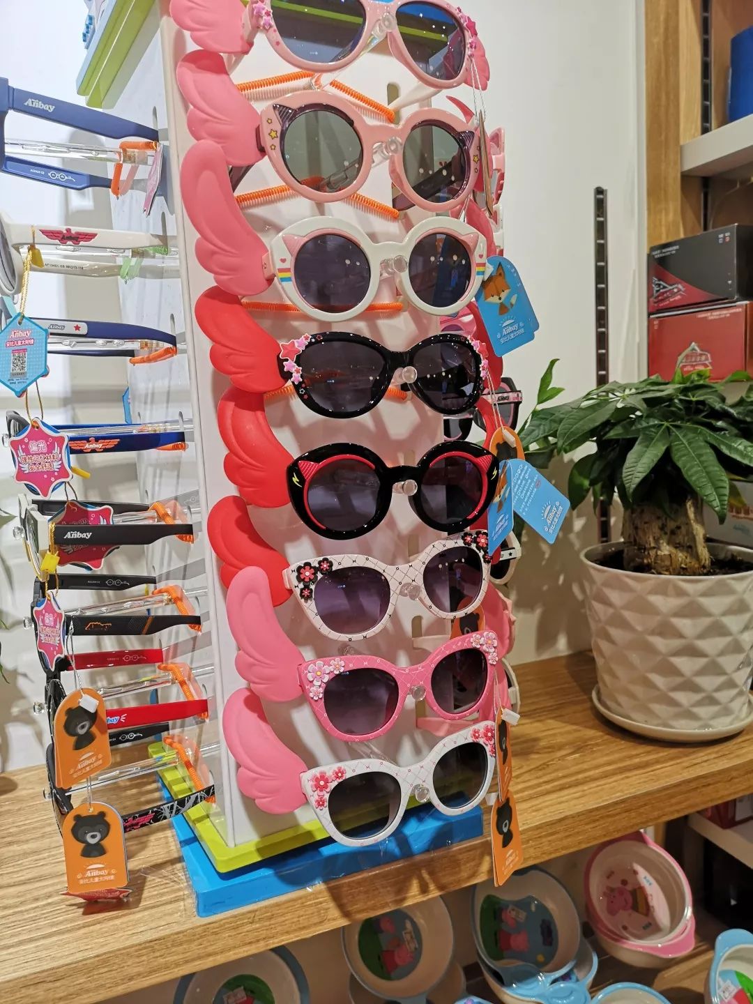 给娃挑太阳镜,孩子怎么选墨镜