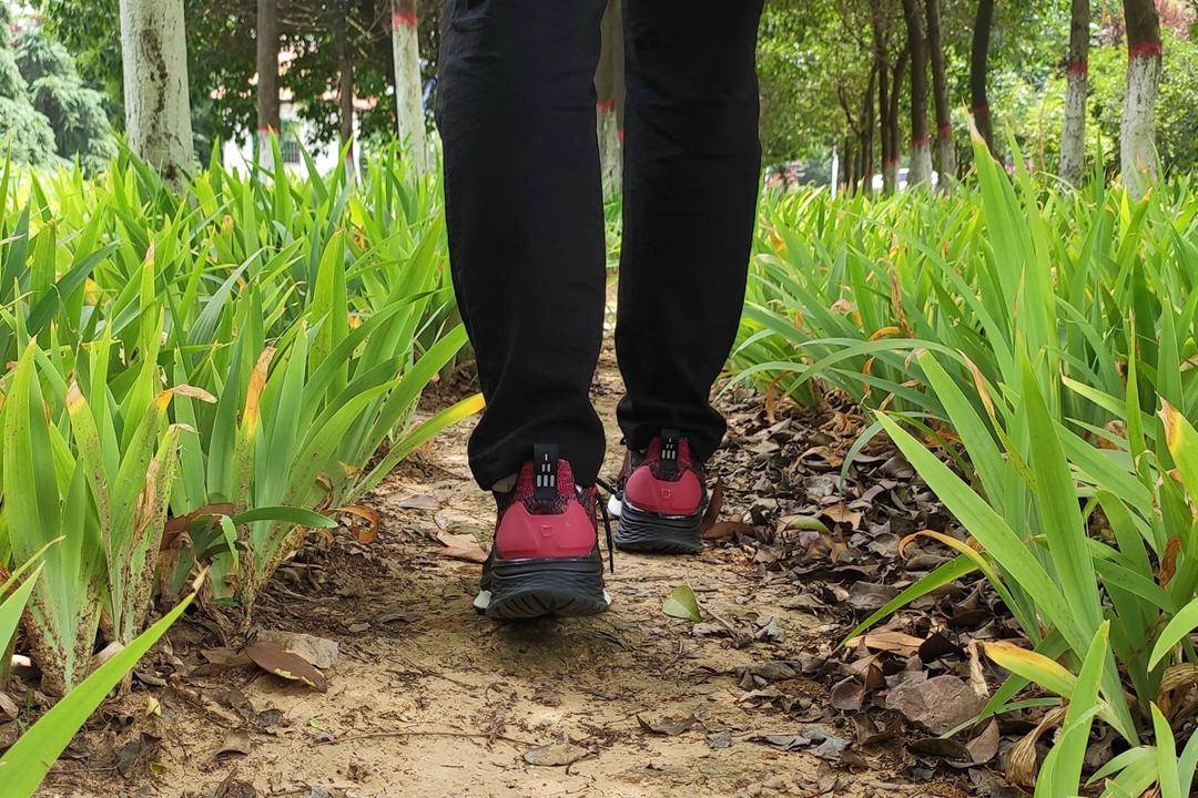 米家运动鞋4代和3代有什么区别,米家云弹运动鞋