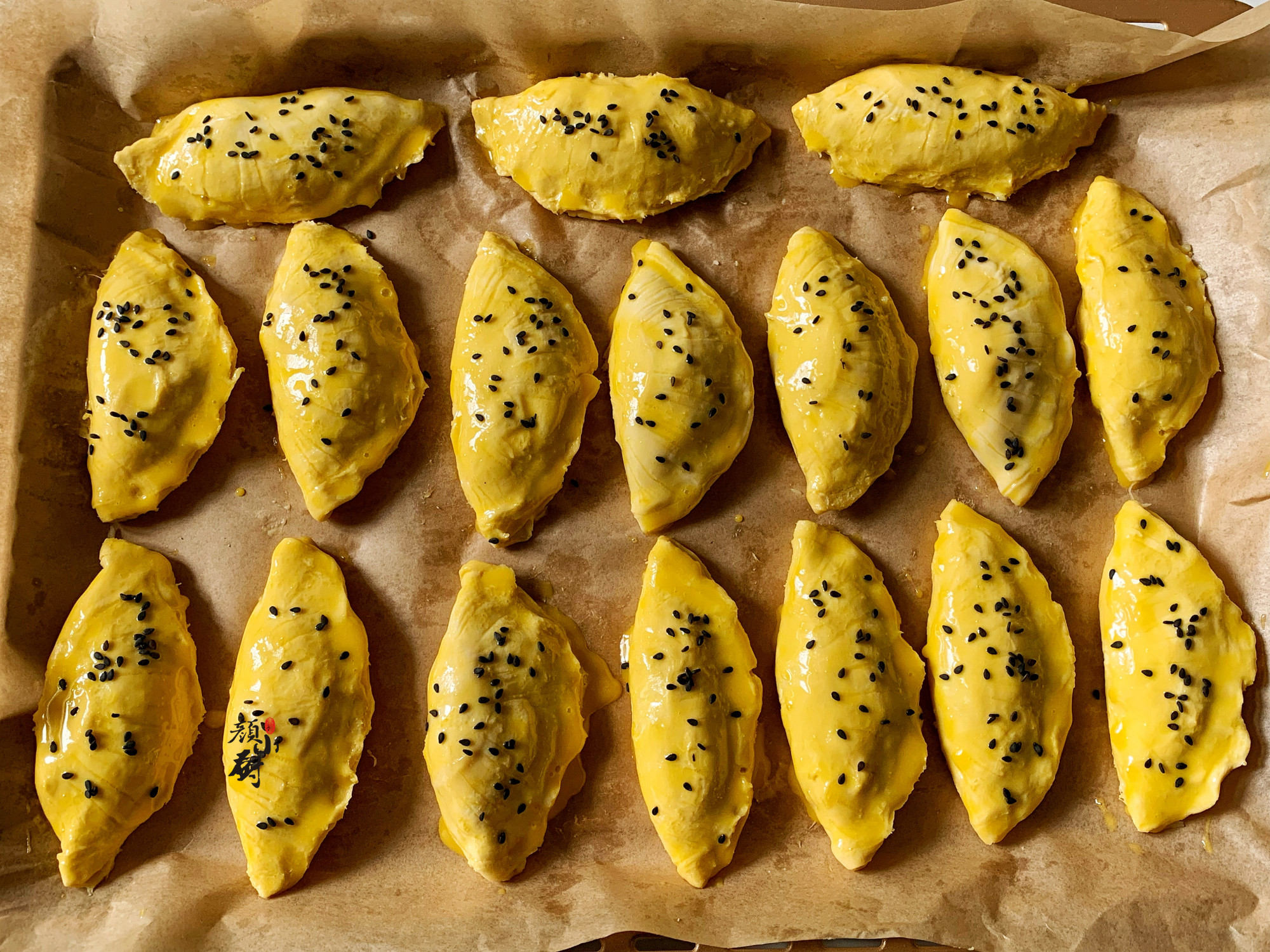 简单很好吃的榴莲酥做法,用蛋挞皮和榴莲做榴莲酥