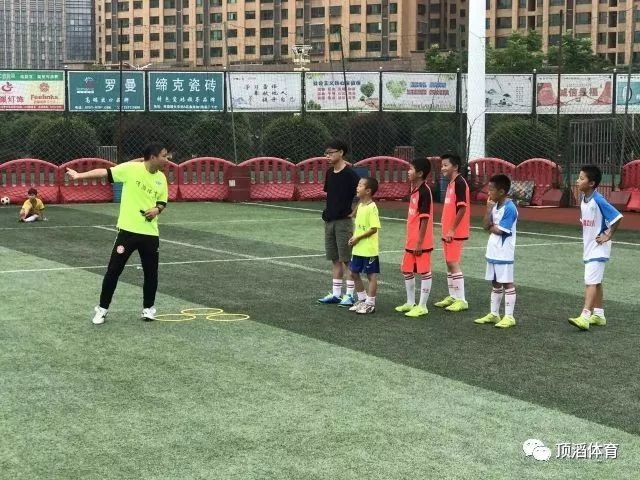 2022国际足坛发生的事,论中国足球的现状与未来论文