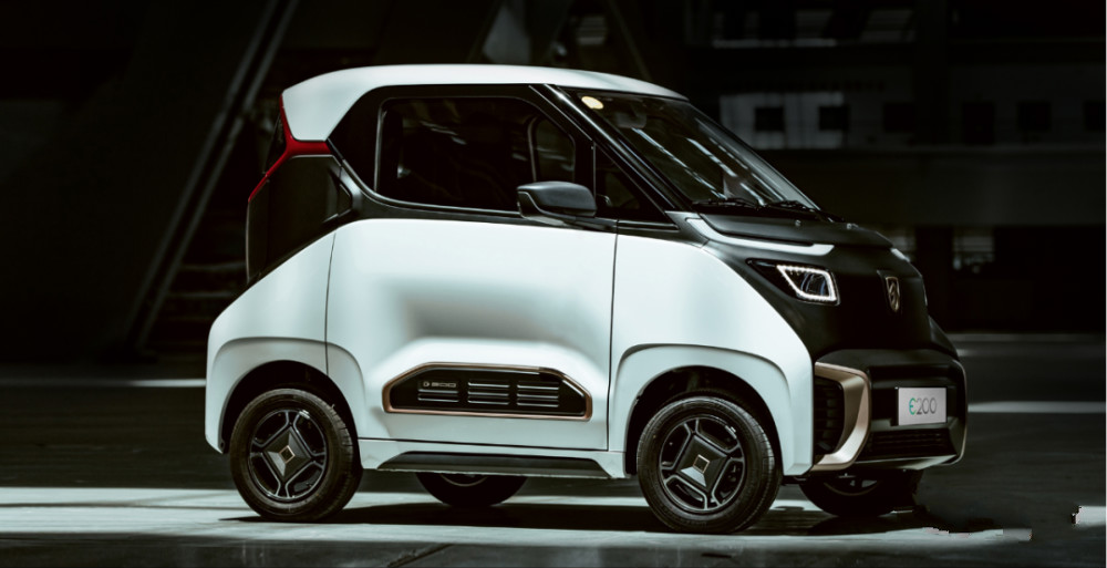 地摊经济火了,买台微型电动车到街角做“微商”