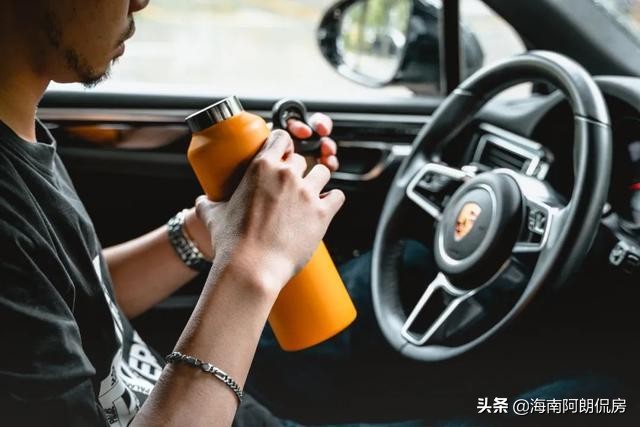 硬核又安全，老司机们喜欢的杯子，网友：开车时终于可以放心喝水