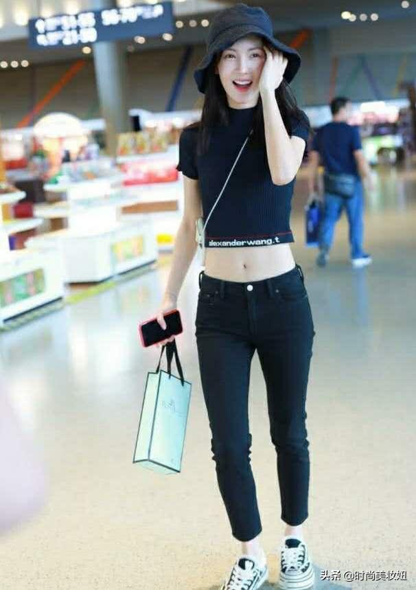 金晨穿衣搭配阔腿裤,金晨穿灰色暗格西服灰色短裤