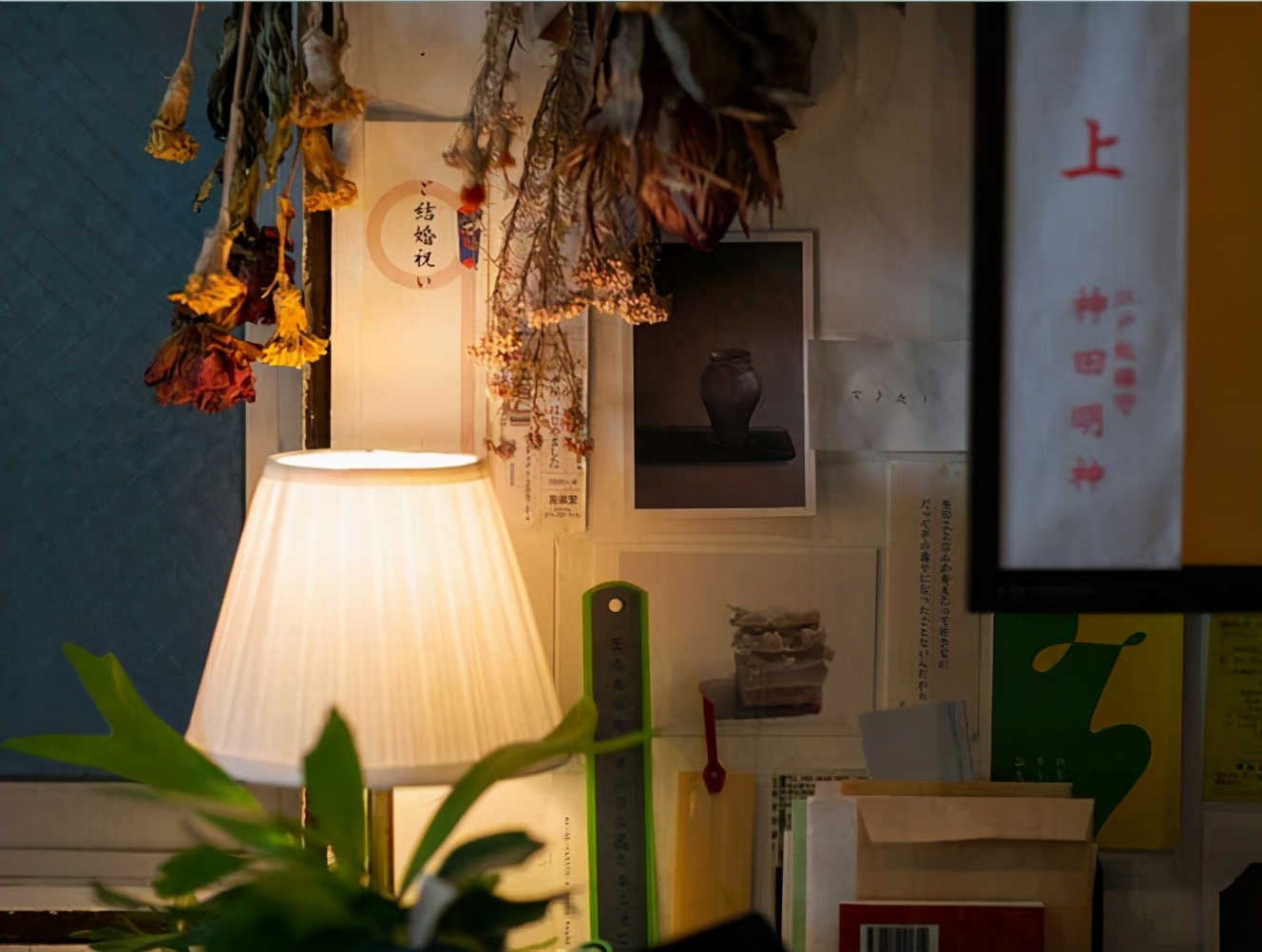 东京神保町，“无用之用”摆放着“或许有一天会有用的书”的商店