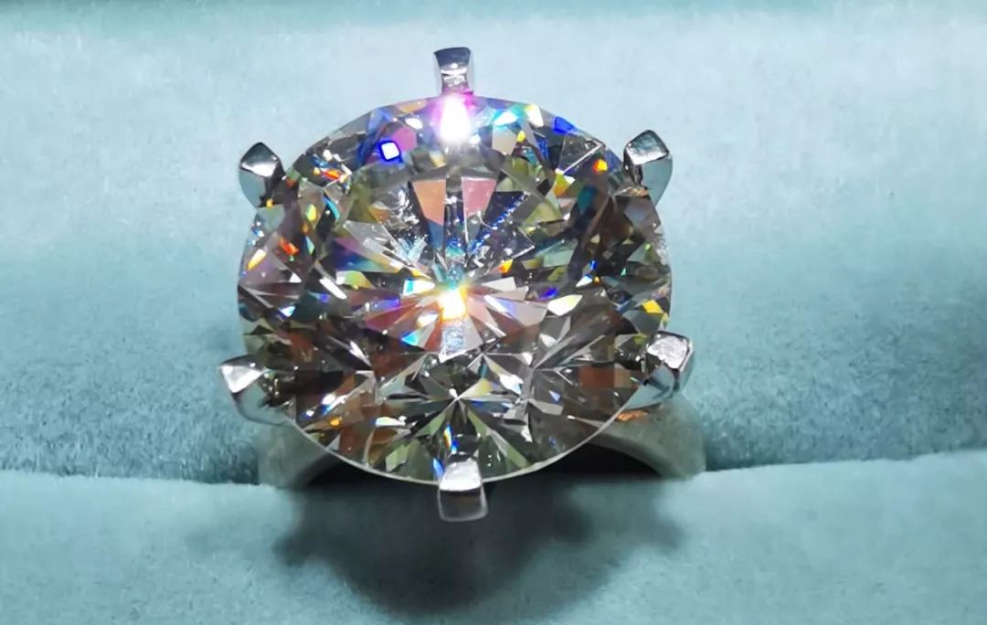 金鑫珠宝郑州永和铂爵店亮相,引数百名跑男排队代购