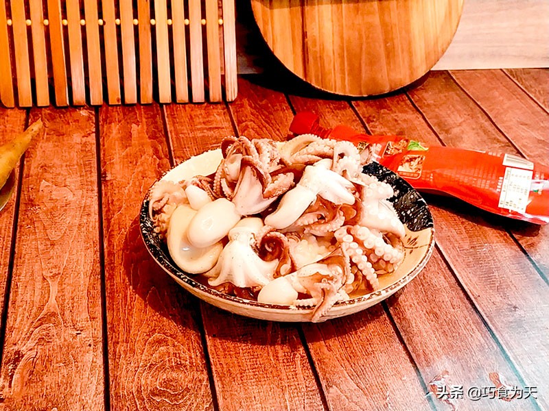 章鱼怎么煮比较脆,章鱼最好吃的做法不放辣椒
