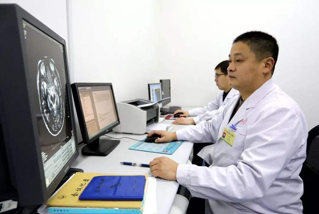 专科生学医学专业有出路吗,专科生学药学前景如何