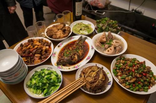 恶心呕吐可以喝红糖姜茶吗,吃错食物呕吐低烧怎么办