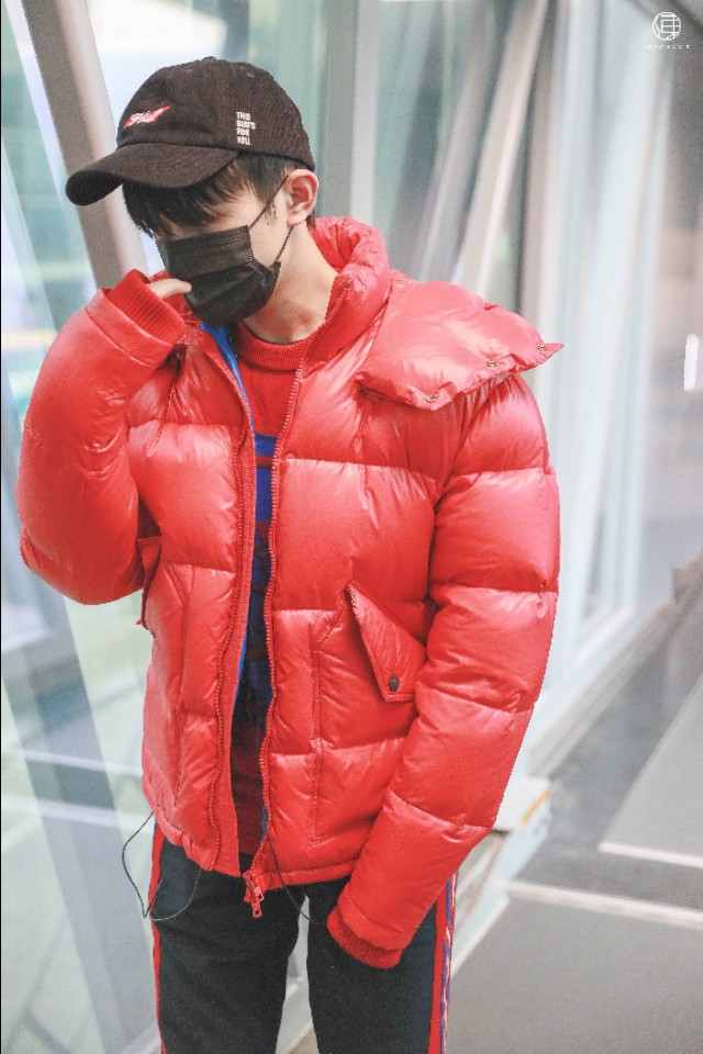 易烊千玺和香港资深演员见面,易烊千玺在香港优秀吗