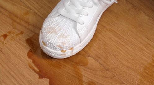 柳岩代言的运动鞋图片,柳岩代言的小白鞋