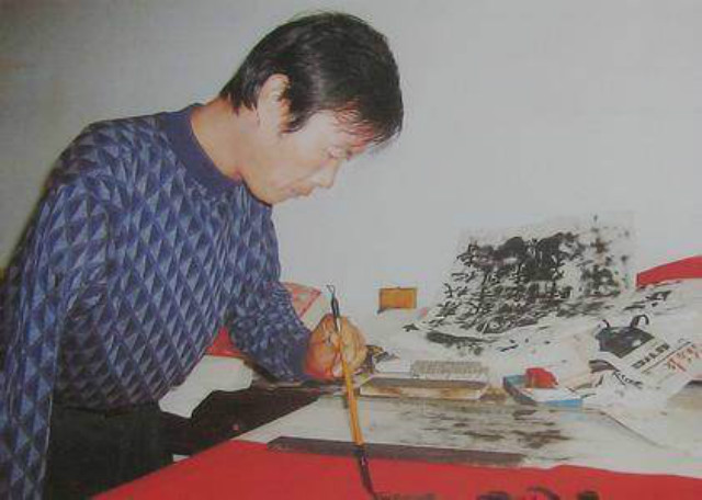 仕金正：失去右臂36年，用左笔写出励志人生