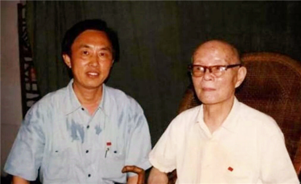 70年前，支持五星红旗的只有15人，第三号设计作品最高票185人