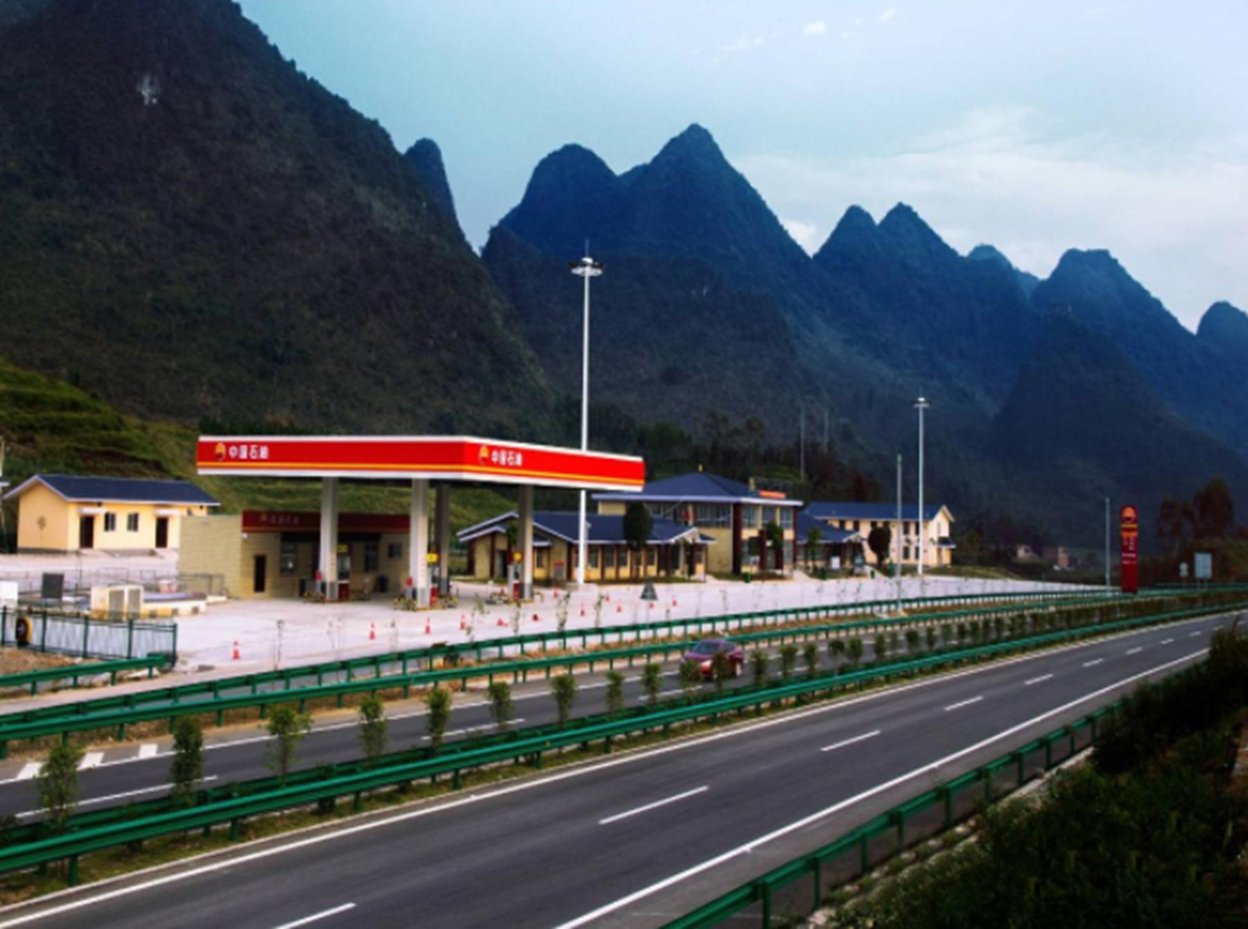 在高速上没油打哪个电话救援,车在高速上行驶没油了怎么办