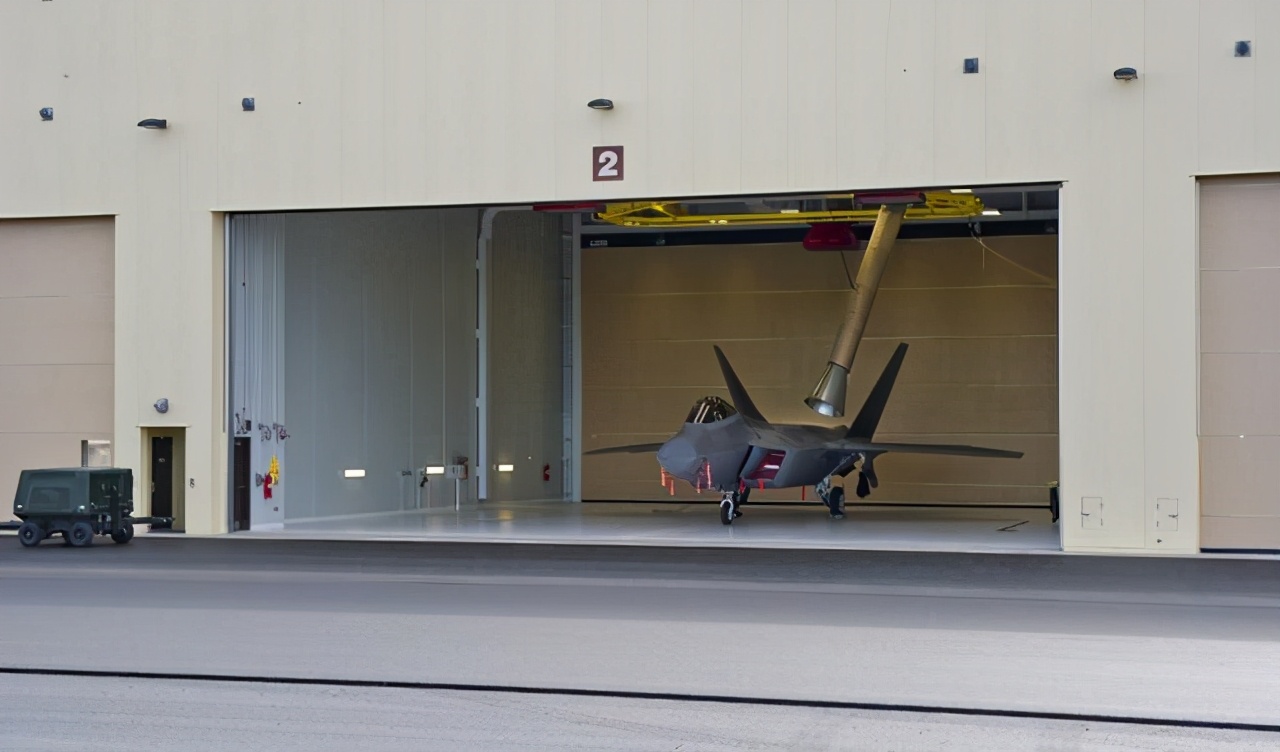 美国回过头采购非隐身战机，这坑咱可不能跟