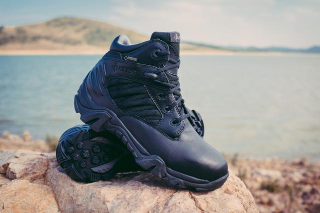 户外达人穿搭,战术靴冬季测评