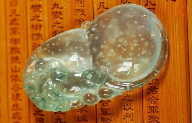 一杯水快速识别翡翠真假原理,翡翠怎么识别真假的方法