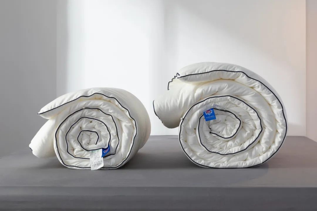 重被子好还是轻被子好,盖厚被子好还是薄被子好