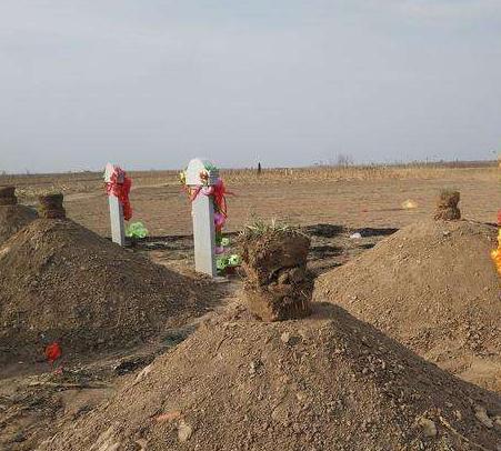 我家祖坟有两个墓碑有什么讲究吗,祖坟埋的墓碑有什么讲究