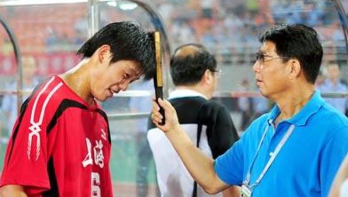 足球要从娃娃抓起不能随便放弃,足球要从娃娃抓起