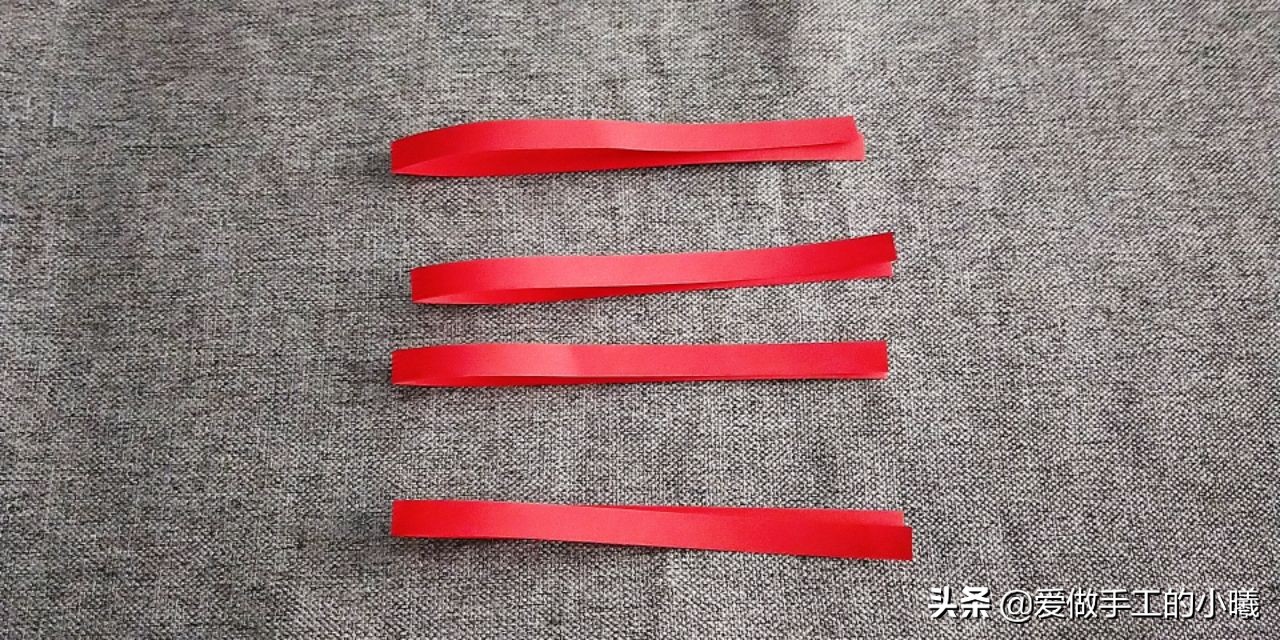 用折星星的纸条做灯笼,用纸条折红红的小灯笼