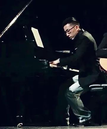 黄霑顾嘉辉1998演唱会高清完整版,黄霑顾嘉辉现场作曲的歌名