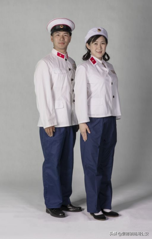 珍贵实拍70年代,一张图看警服的变迁