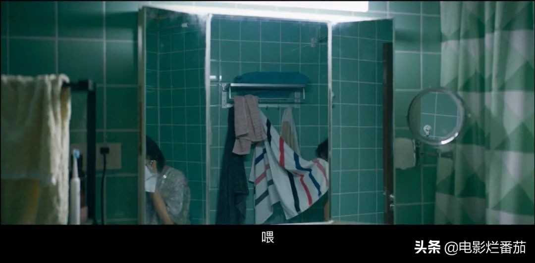 25分钟，她当着镜头把衣服一件件脱干净，只为表达中国女性困境