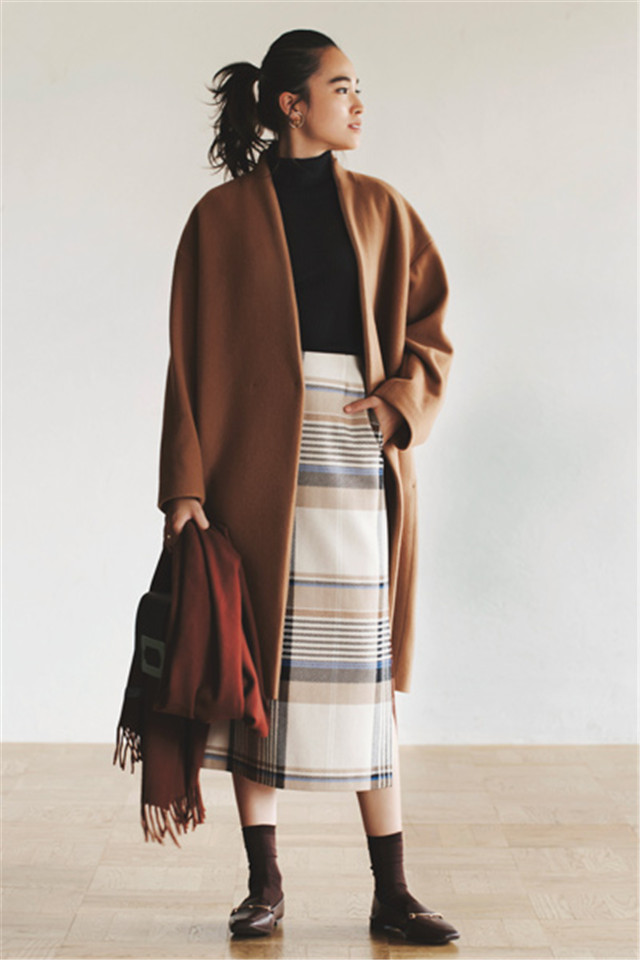 秋冬氛围感大衣深驼色,廓形中款米色大衣