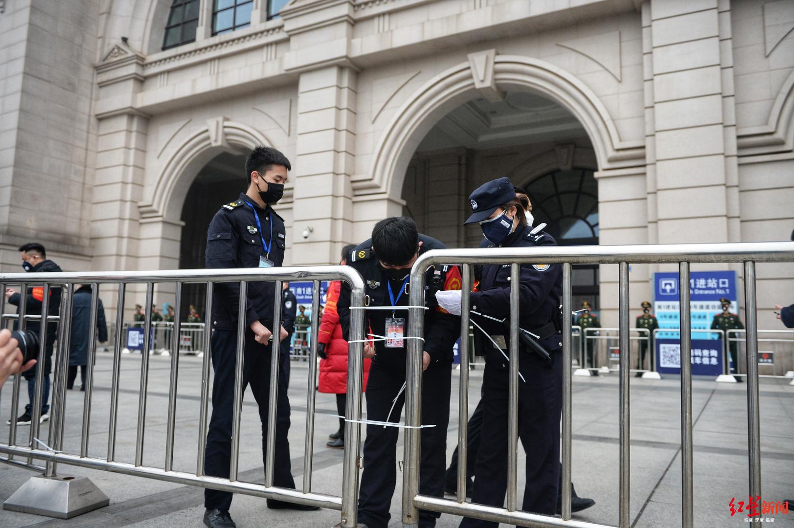 身处封城之下的武汉：下楼遛狗也不会去了，我只想在家不发烧就好